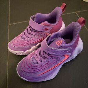 Nike little kids Giannis Basketball Shoes